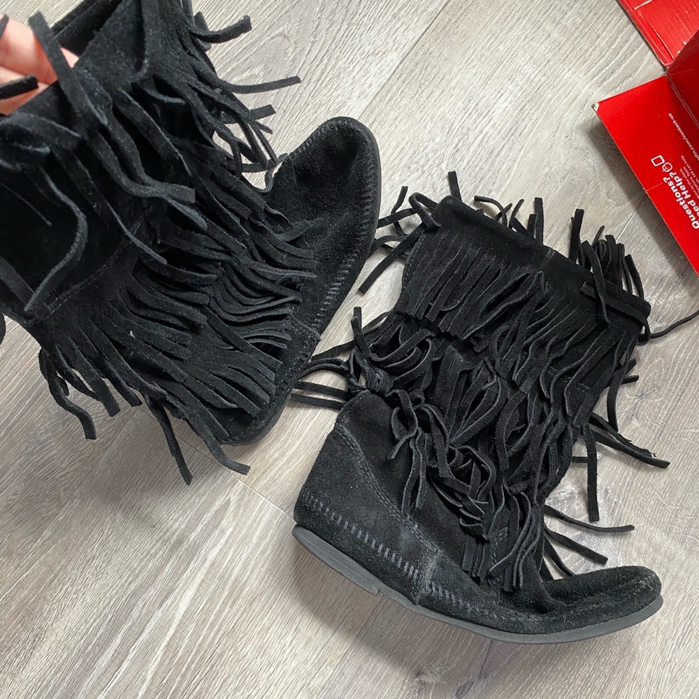 Pre loved black suede Minnnetonka fringe boots